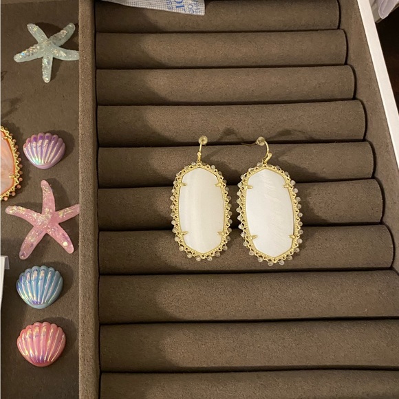 Kendra Scott Beaded Danielle Gold drop earrings in White Mussel - Picture 4 of 5